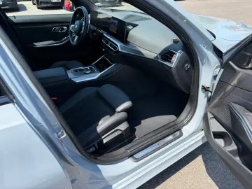 BMW Seria 3 330e Touring xDrive Aut. M Sport