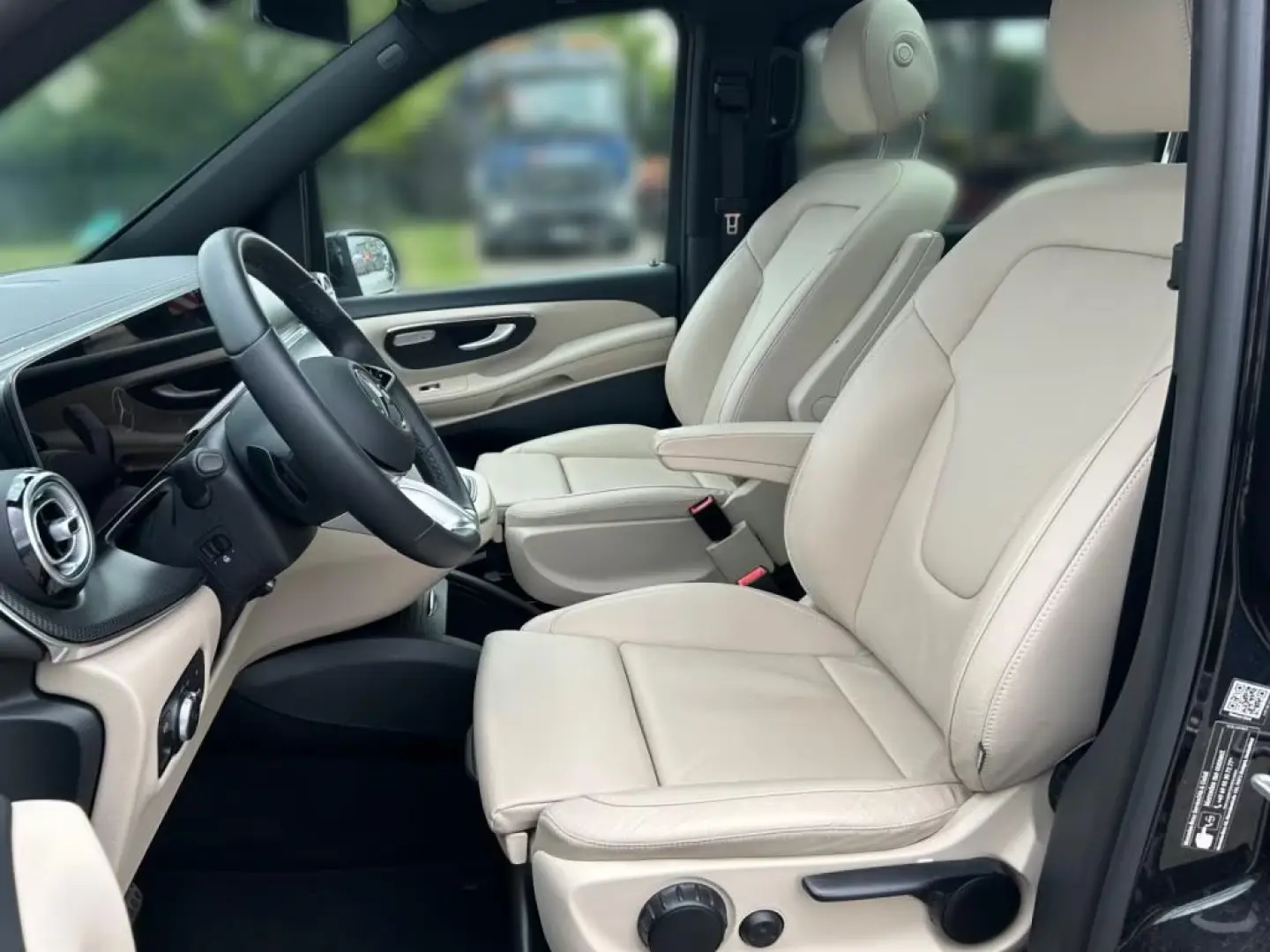 Mercedes-Benz V 300 d 4MATIC AVANTGARDE AMG