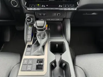 Land Cruiser 2.8 D-4D Executive *360*Navi*LED*