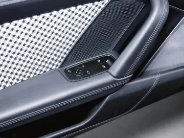 911 Turbo S Liftsystem Heritage Design Paket