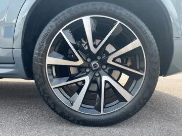 XC90 B5 AWD Mild-Hybrid Plus Dark 7-Sitzer AHK