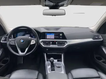 330e xDrive iPerformance Sport Line SpurAss Navi