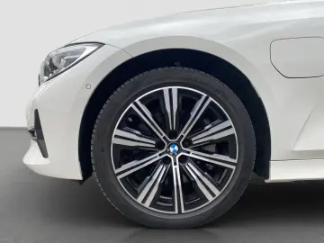 330e xDrive iPerformance Sport Line SpurAss Navi