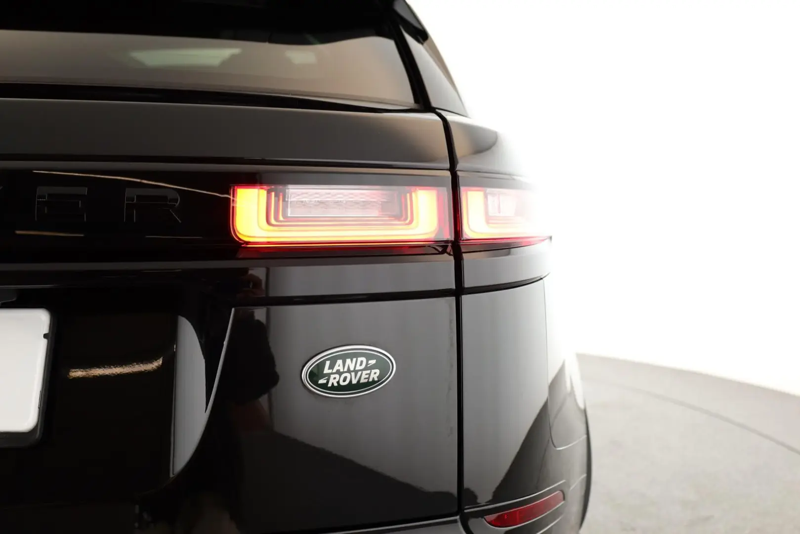 Range Rover Velar P400 AWD R-Dynamic SE BLACK 22
