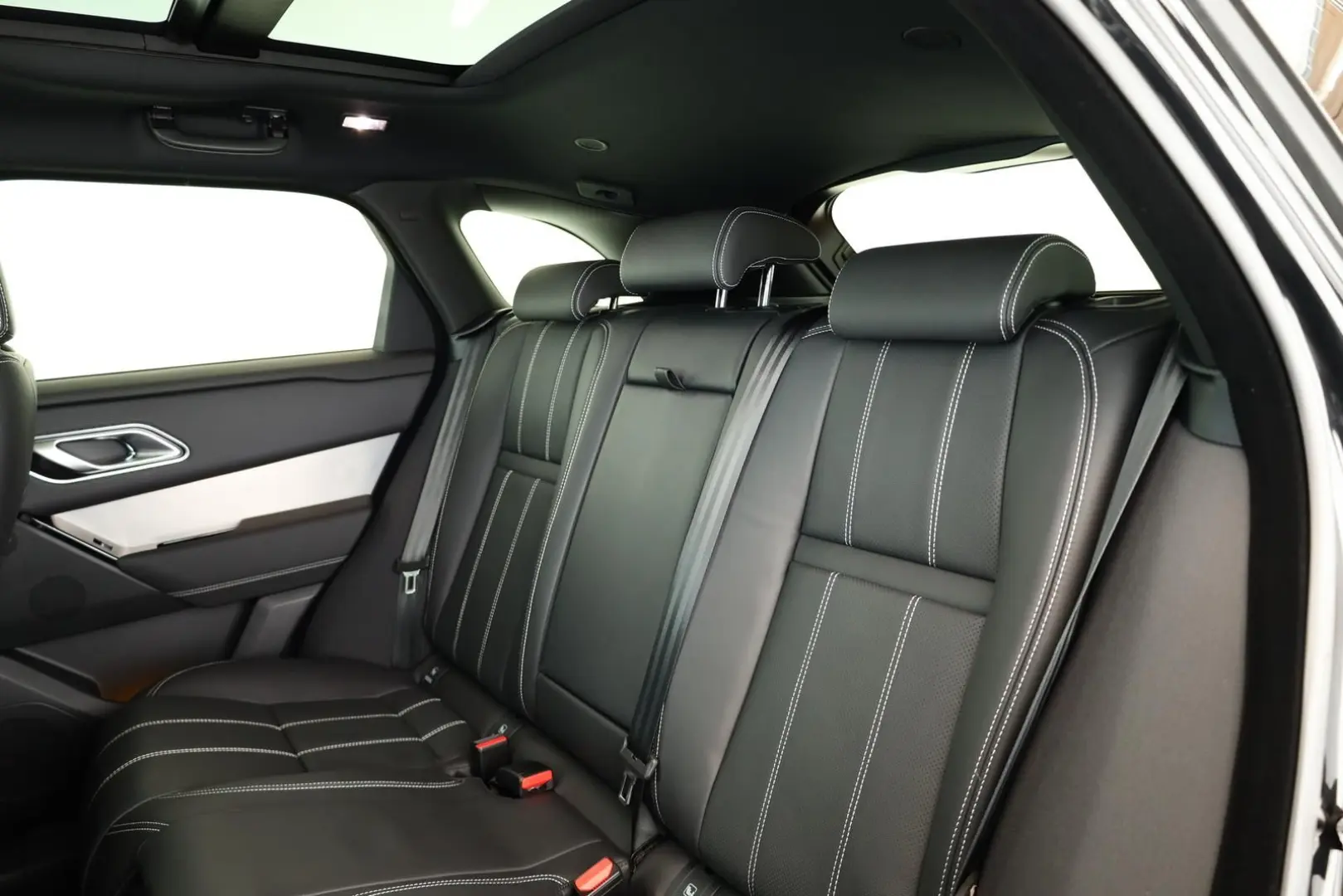 Range Rover Velar P400 AWD R-Dynamic SE BLACK 22