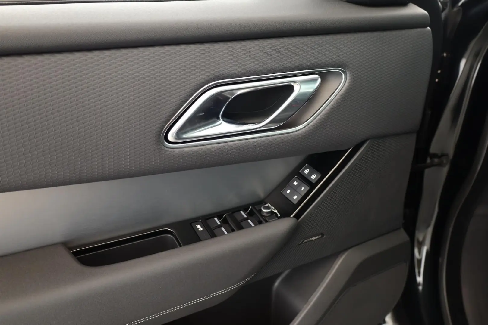 Range Rover Velar P400 AWD R-Dynamic SE BLACK 22