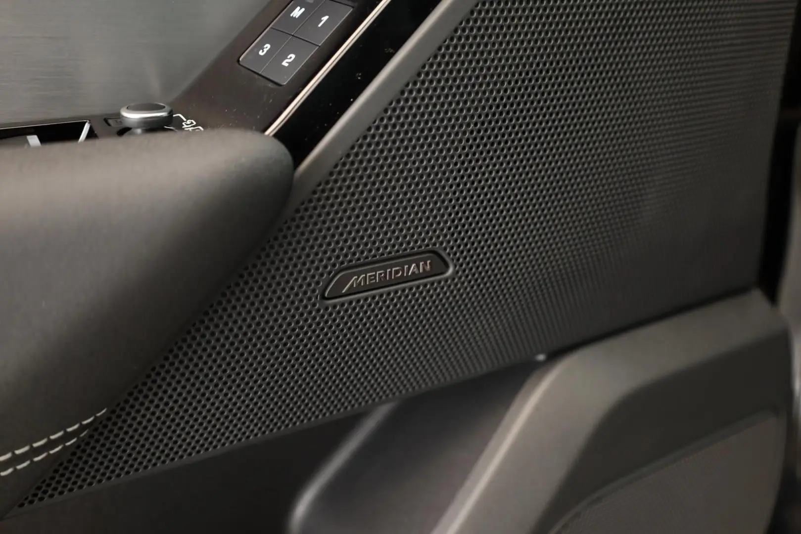 Range Rover Velar P400 AWD R-Dynamic SE BLACK 22
