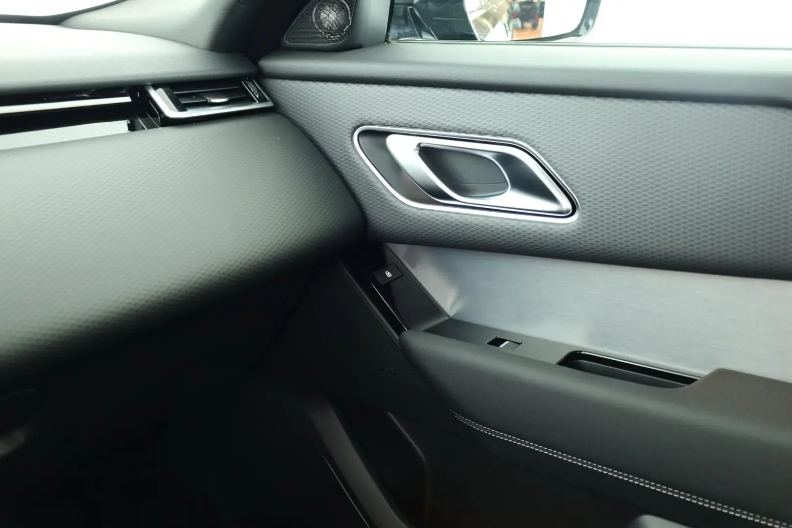 Range Rover Velar P400 AWD R-Dynamic SE BLACK 22