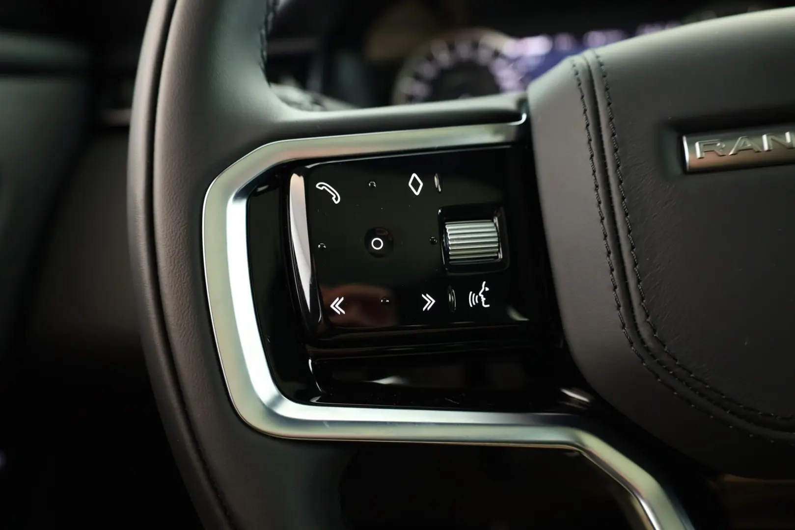Range Rover Velar P400 AWD R-Dynamic SE BLACK 22