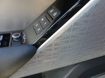 Range Rover Velar D300 R-Dynamic MATRIX/PANO/KAM