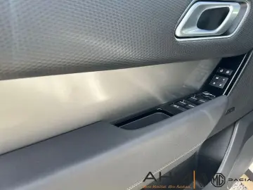 Range Rover Velar Hybrid P400e Plug-In Premium L