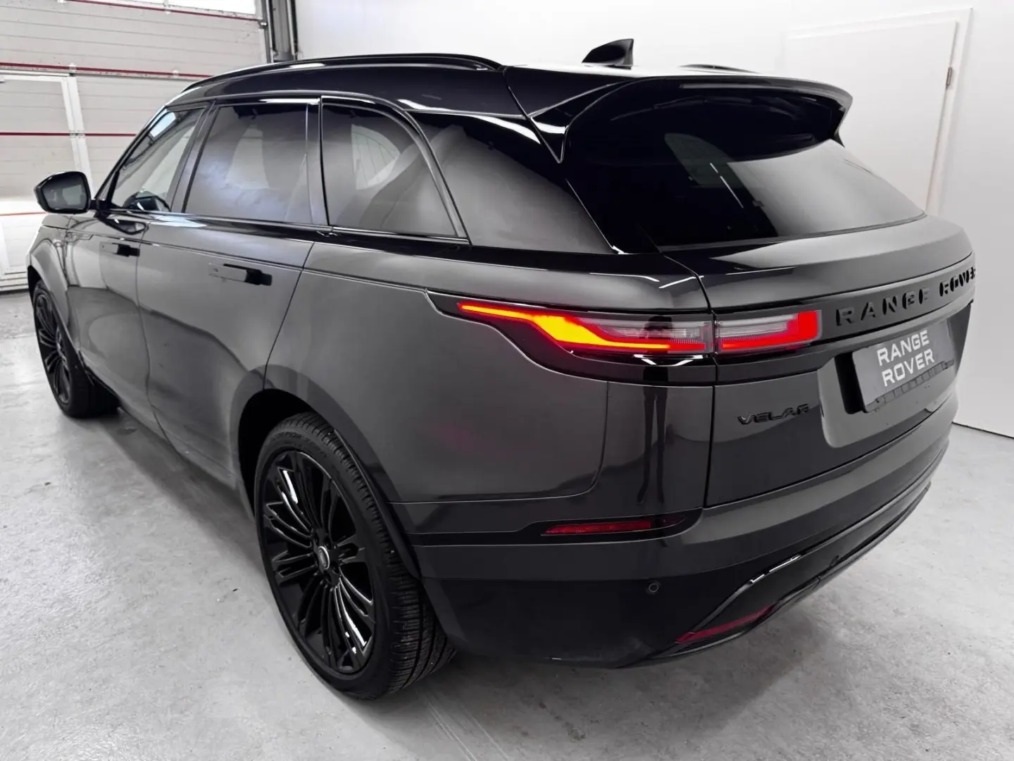 Range Rover Velar P400 Dynamic HSE Black AHK