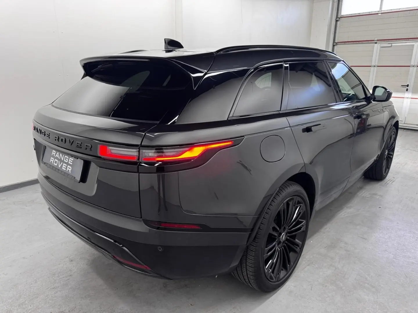 Range Rover Velar P400 Dynamic HSE Black AHK