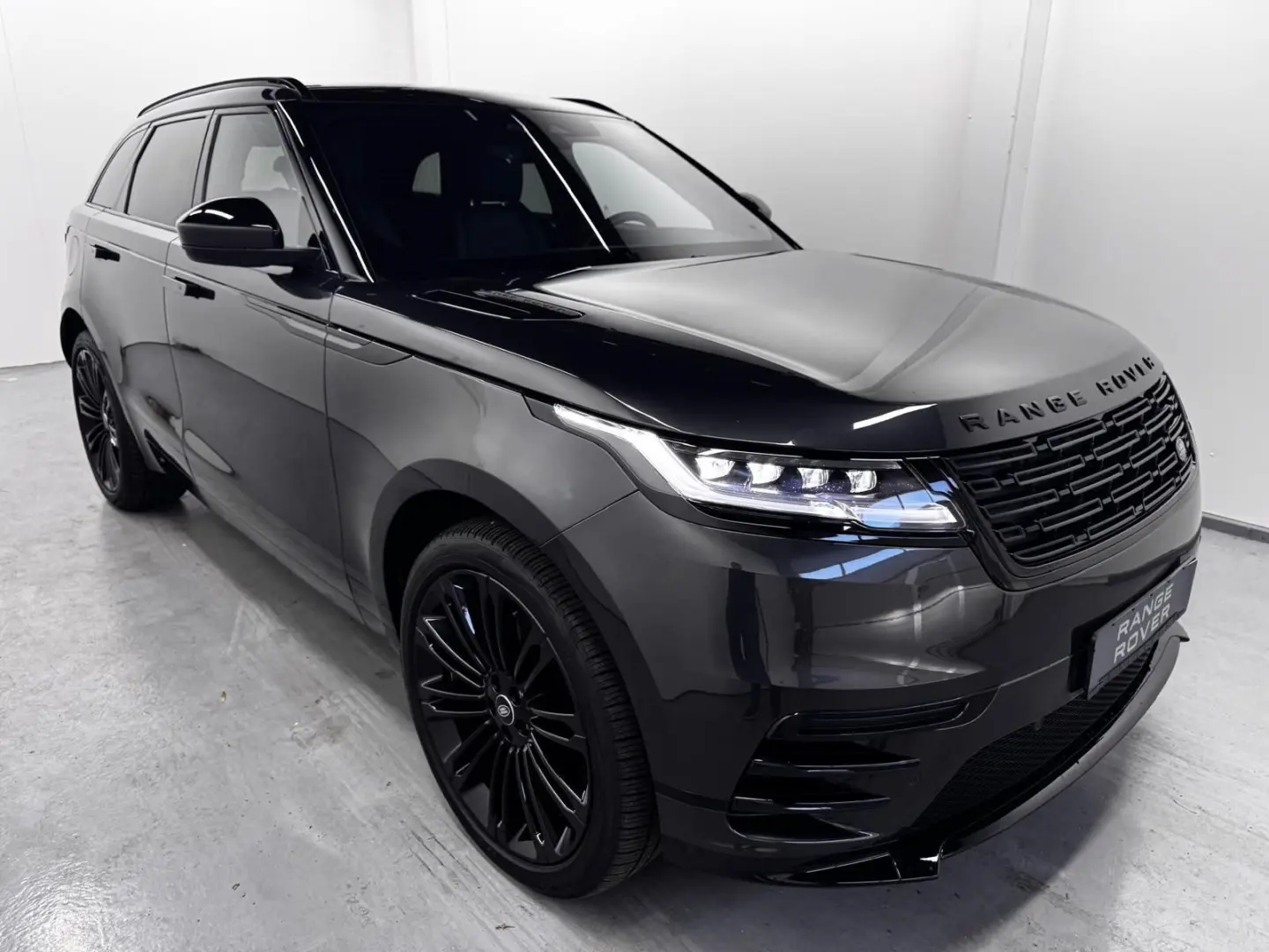 Range Rover Velar P400 Dynamic HSE Black AHK
