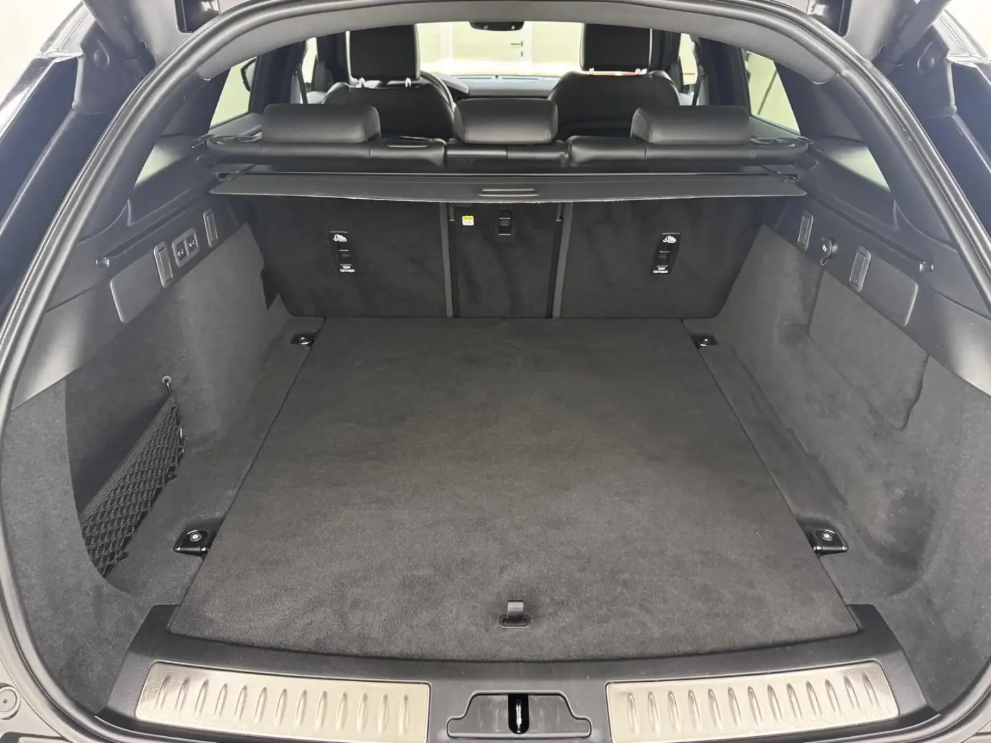 Range Rover Velar P400 Dynamic HSE Black AHK