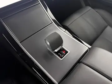 Range Rover Velar P400 Dynamic HSE Black AHK