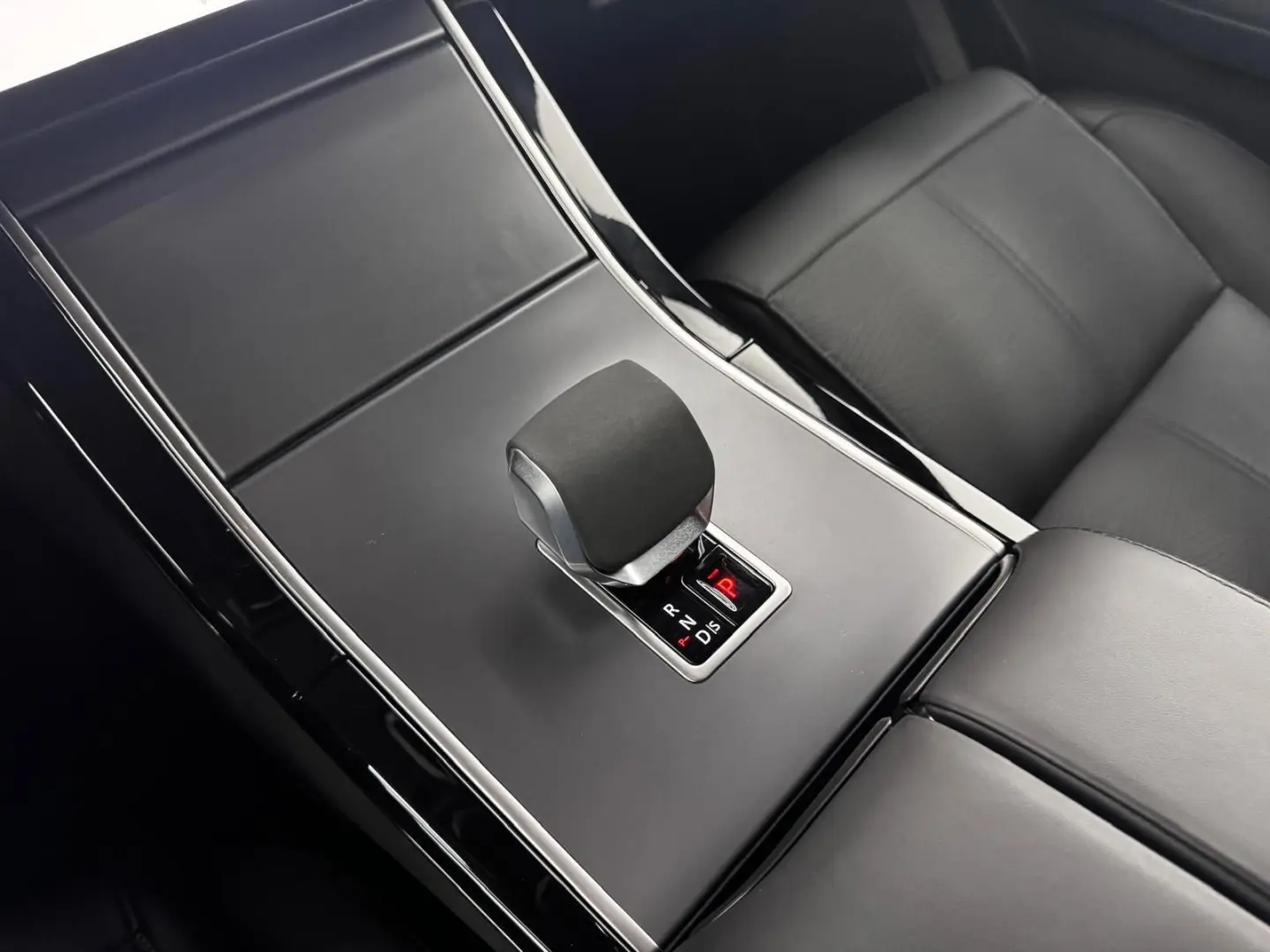 Range Rover Velar P400 Dynamic HSE Black AHK