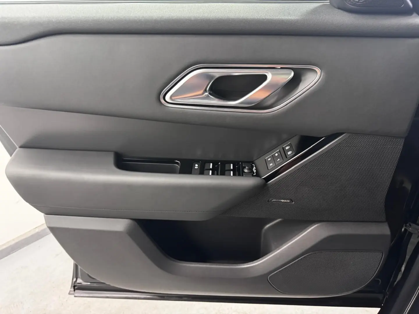 Range Rover Velar P400 Dynamic HSE Black AHK