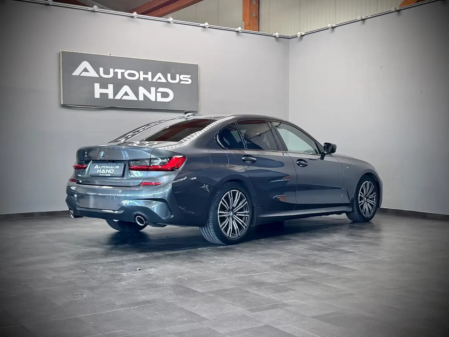 BMW 320d*xDRIVE*M-SPORT*LED*HiFi*KAMERA*