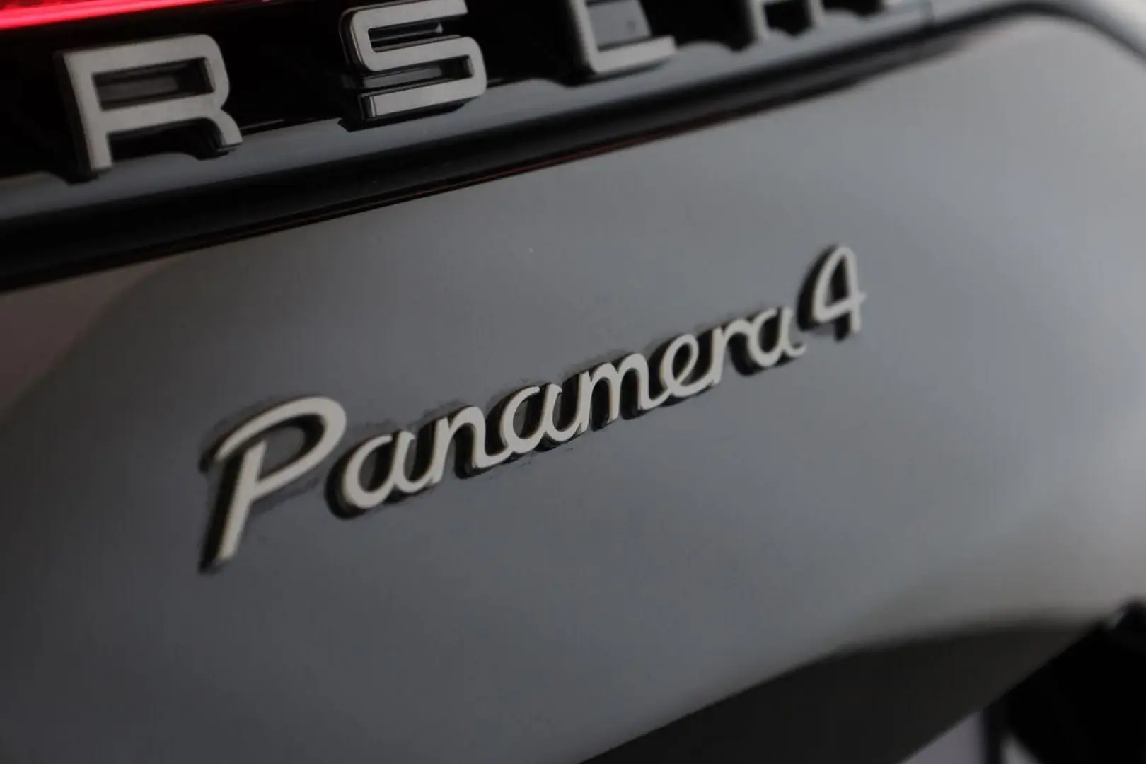 Panamera 4 Platinum Edition 4+1 Sportabgas 21