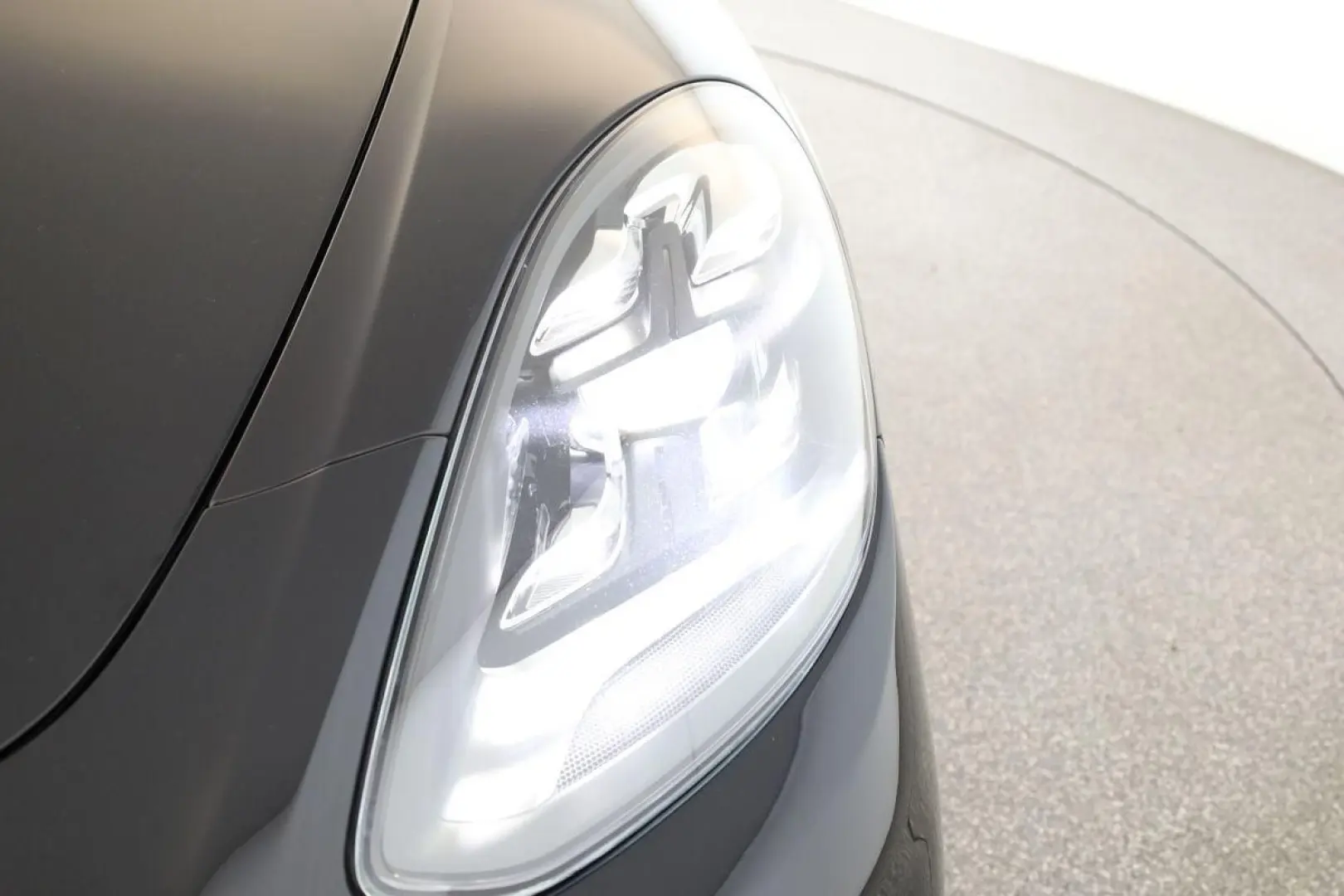 Panamera 4 Platinum Edition 4+1 Sportabgas 21
