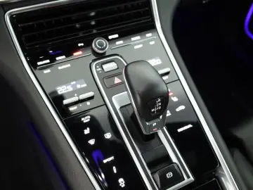Panamera 4 Platinum Edition 4+1 Sportabgas 21