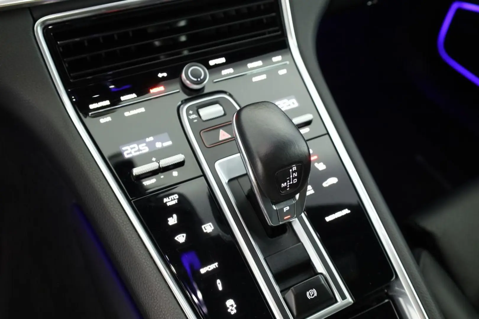 Panamera 4 Platinum Edition 4+1 Sportabgas 21