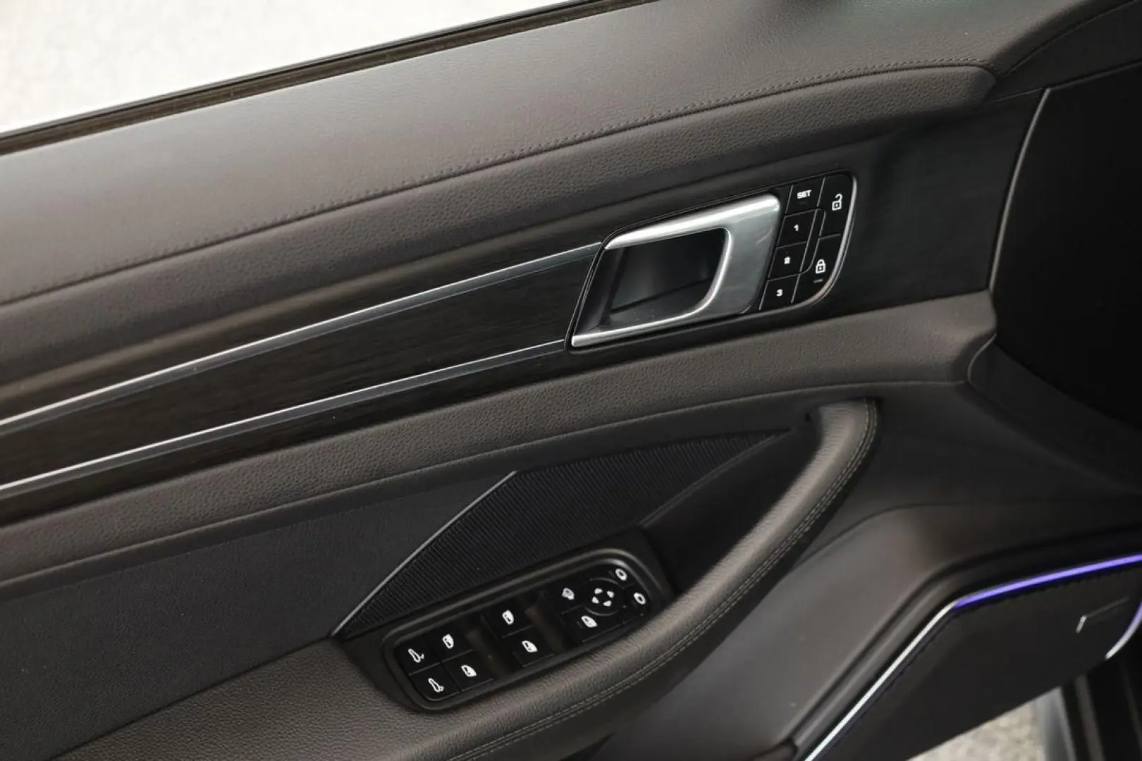Panamera 4 Platinum Edition 4+1 Sportabgas 21