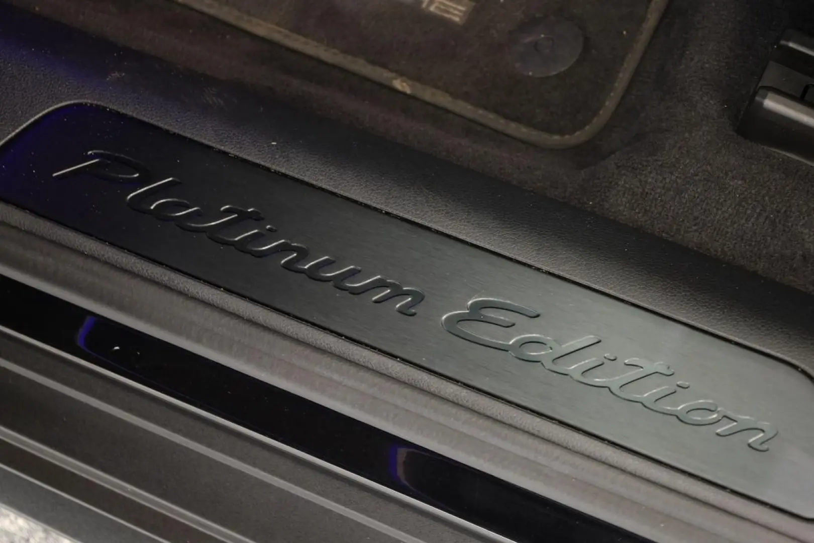 Panamera 4 Platinum Edition 4+1 Sportabgas 21