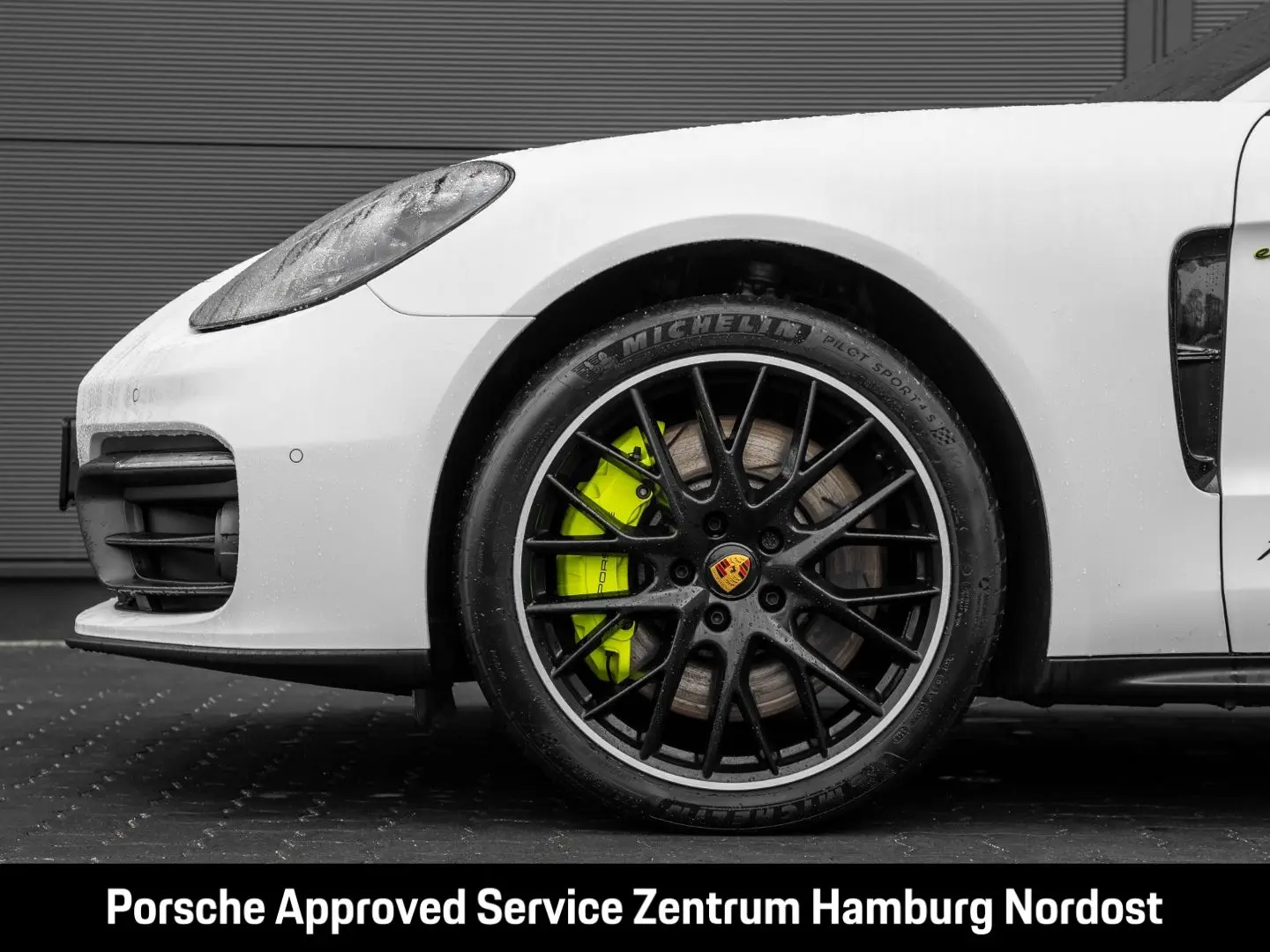 Panamera 4S E-Hybrid Sport Turismo Sportabgasan.