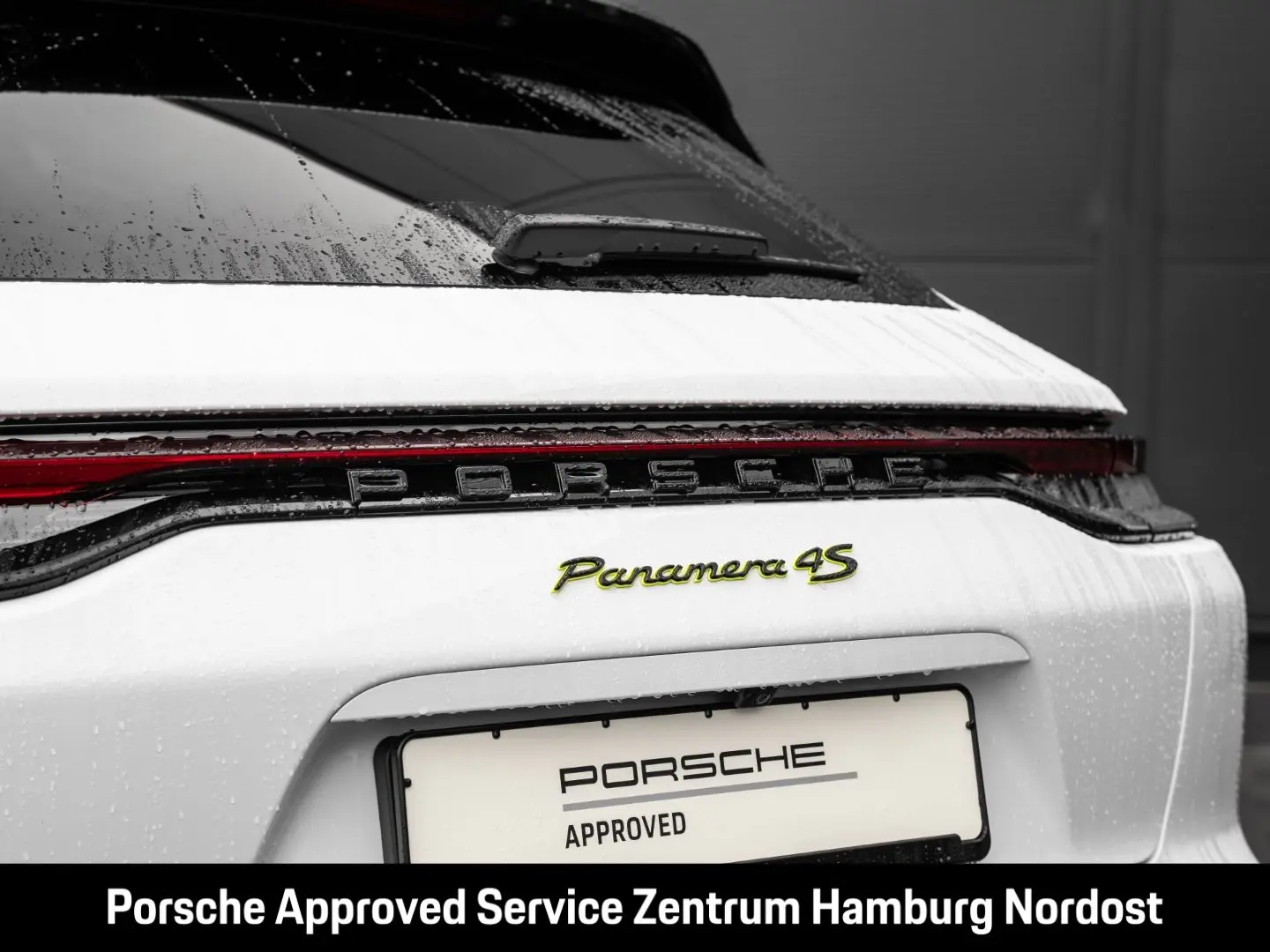 Panamera 4S E-Hybrid Sport Turismo Sportabgasan.