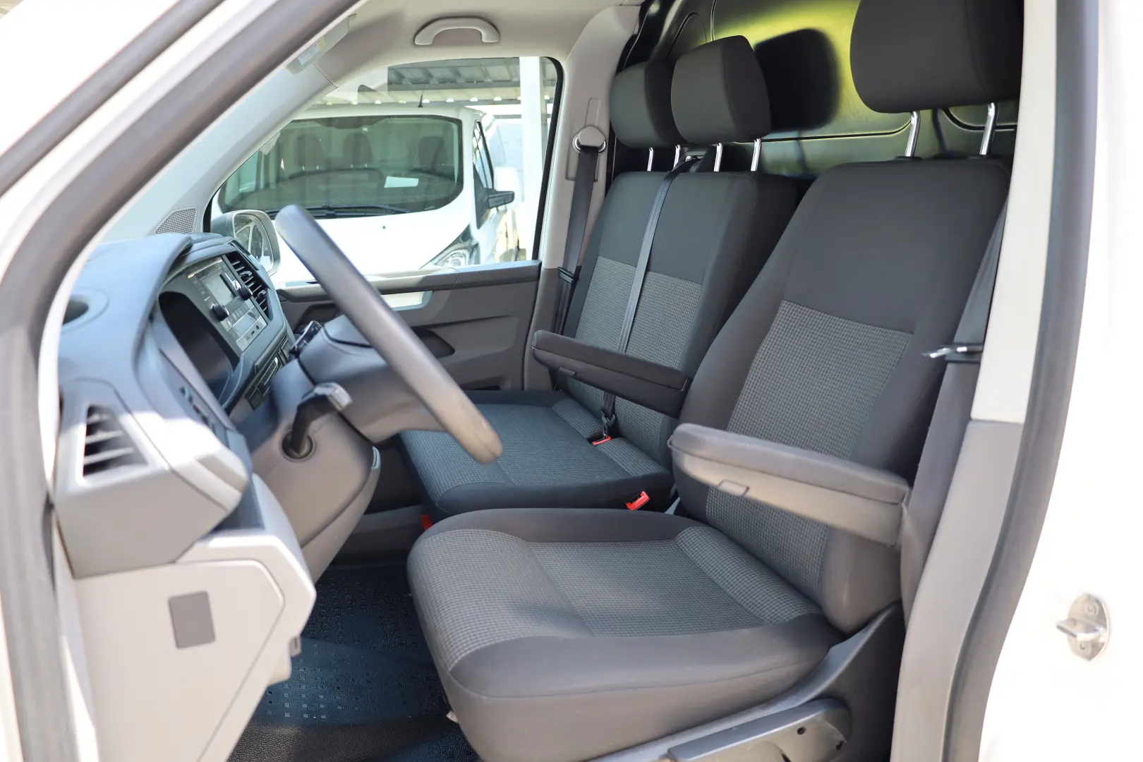 Volkswagen Transporter L1H1 2.0 110 CP
