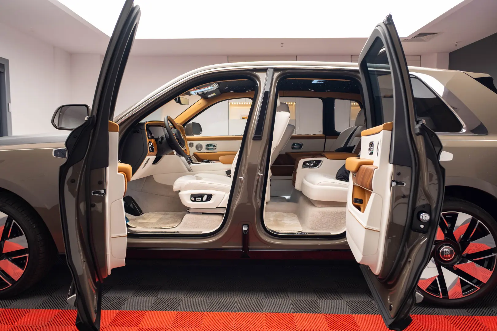Rolls Royce Cullinan Facelift 2025