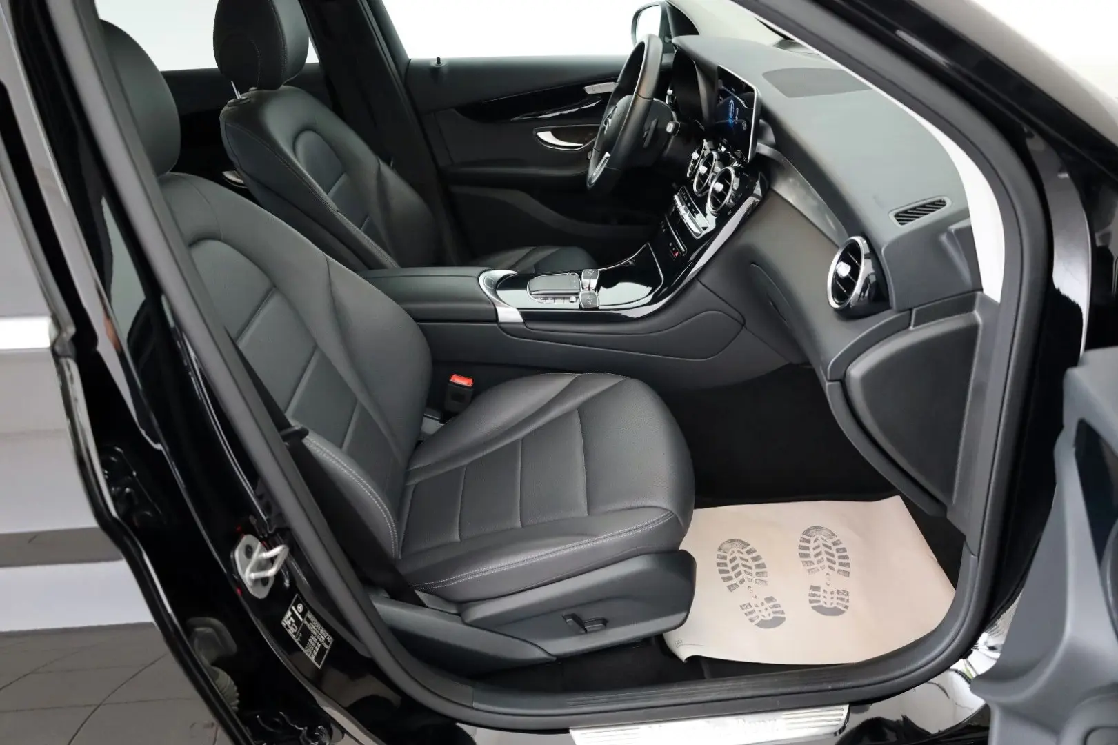 GLC 200 4M,Leder,Navi,LED,Kamera,AHK elek.,SR+WR