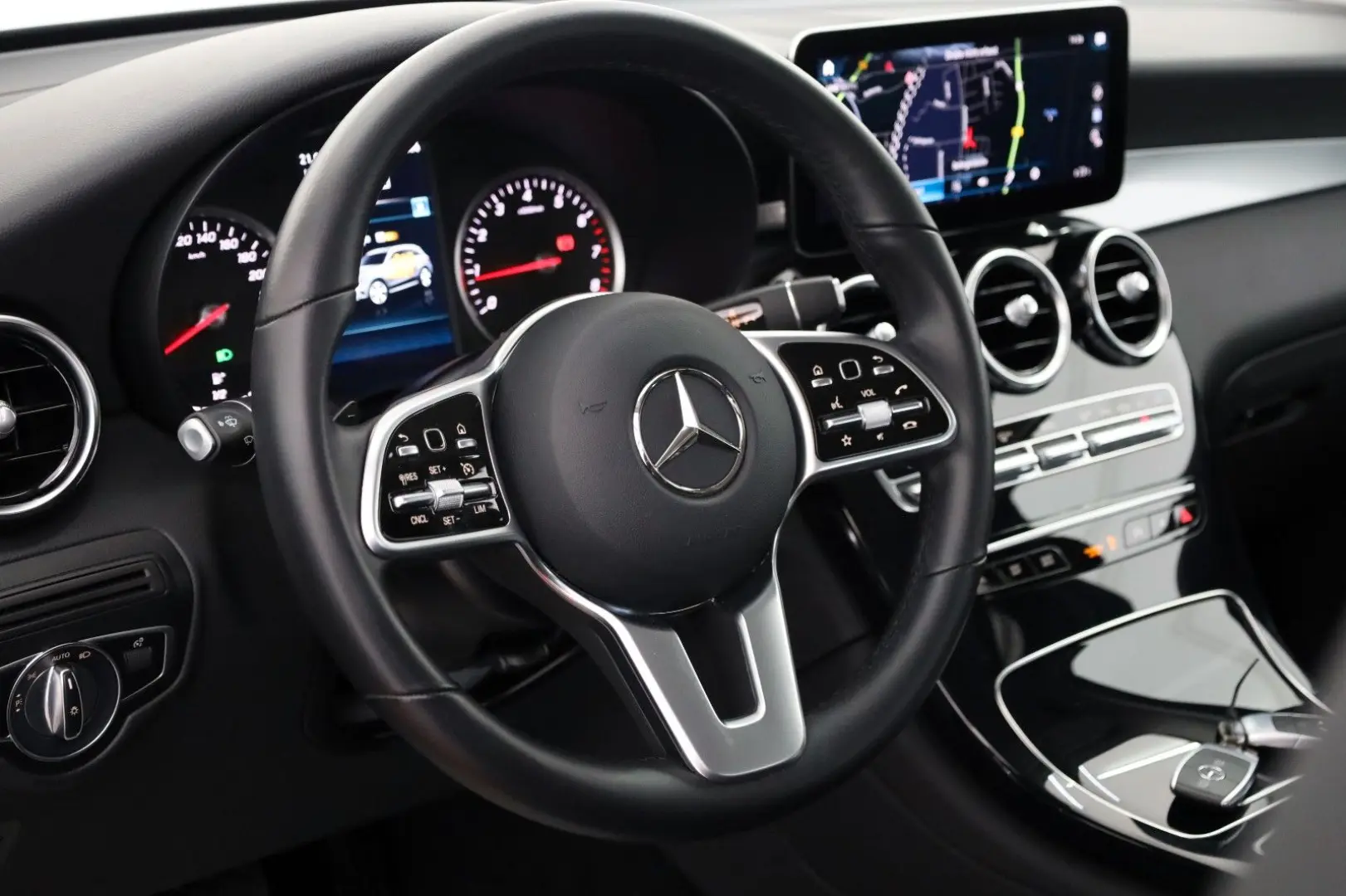 GLC 200 4M,Leder,Navi,LED,Kamera,AHK elek.,SR+WR
