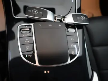 GLC 200 4M,Leder,Navi,LED,Kamera,AHK elek.,SR+WR