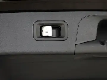 GLC 200 4M,Leder,Navi,LED,Kamera,AHK elek.,SR+WR