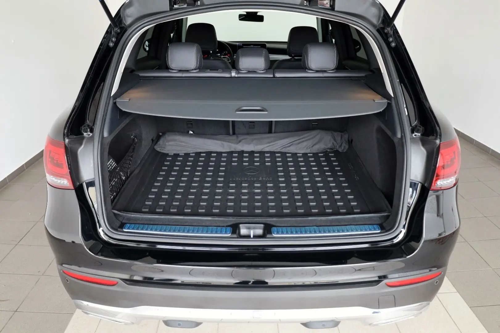 GLC 200 4M,Leder,Navi,LED,Kamera,AHK elek.,SR+WR