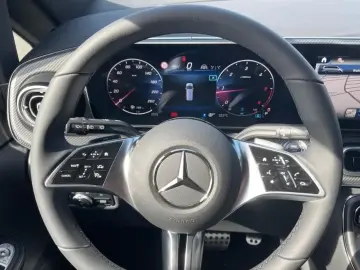 Mercedes-Benz V 300 d AVANTGARDE 4Matic/8 Locuri