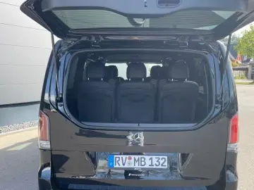 Mercedes-Benz V 300 d AVANTGARDE 4Matic/8 Locuri
