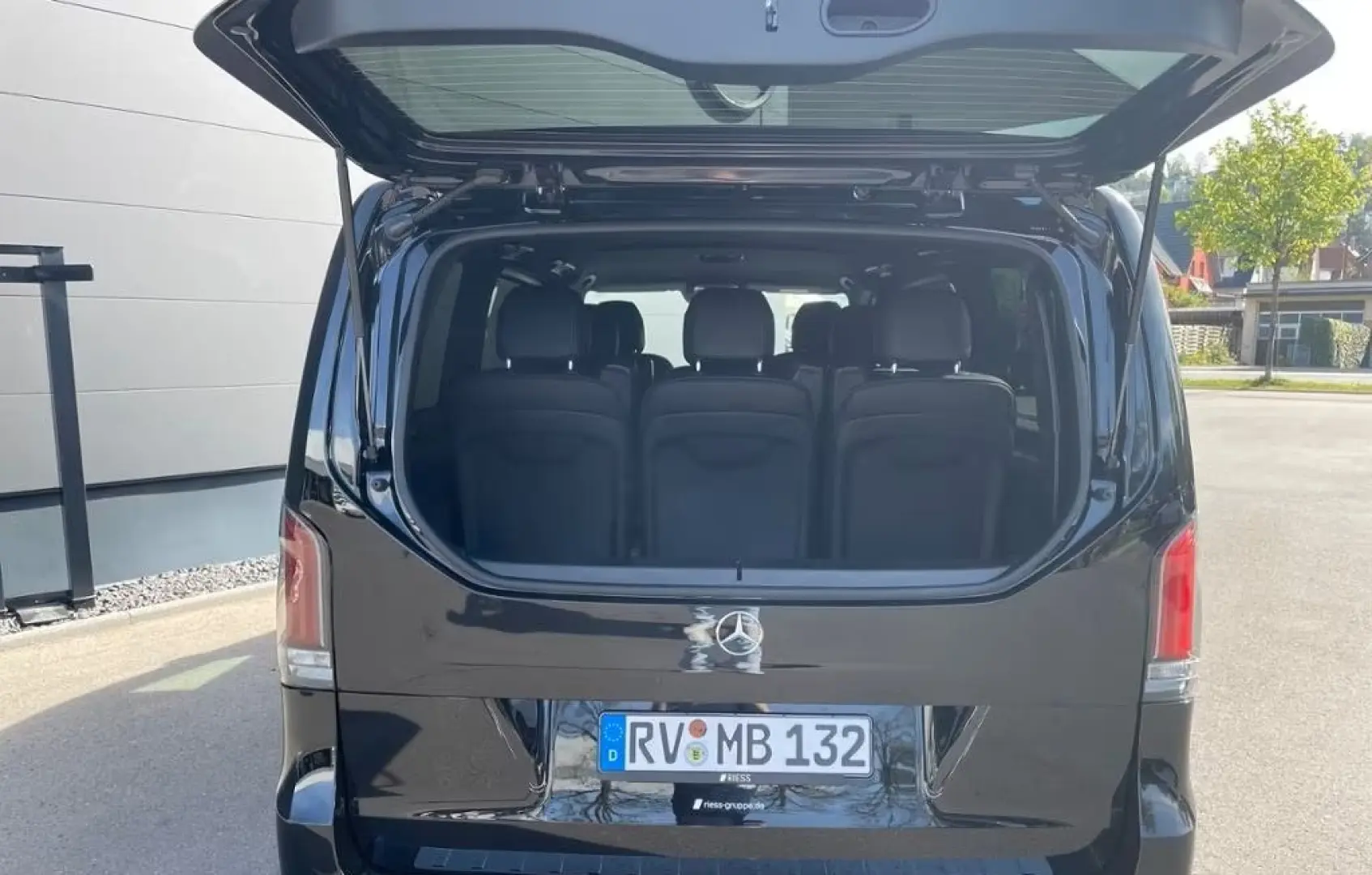 Mercedes-Benz V 300 d AVANTGARDE 4Matic/8 Locuri