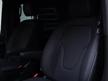 Mercedes-Benz V 300d Extra Lang 4M AMG 8 Locuri