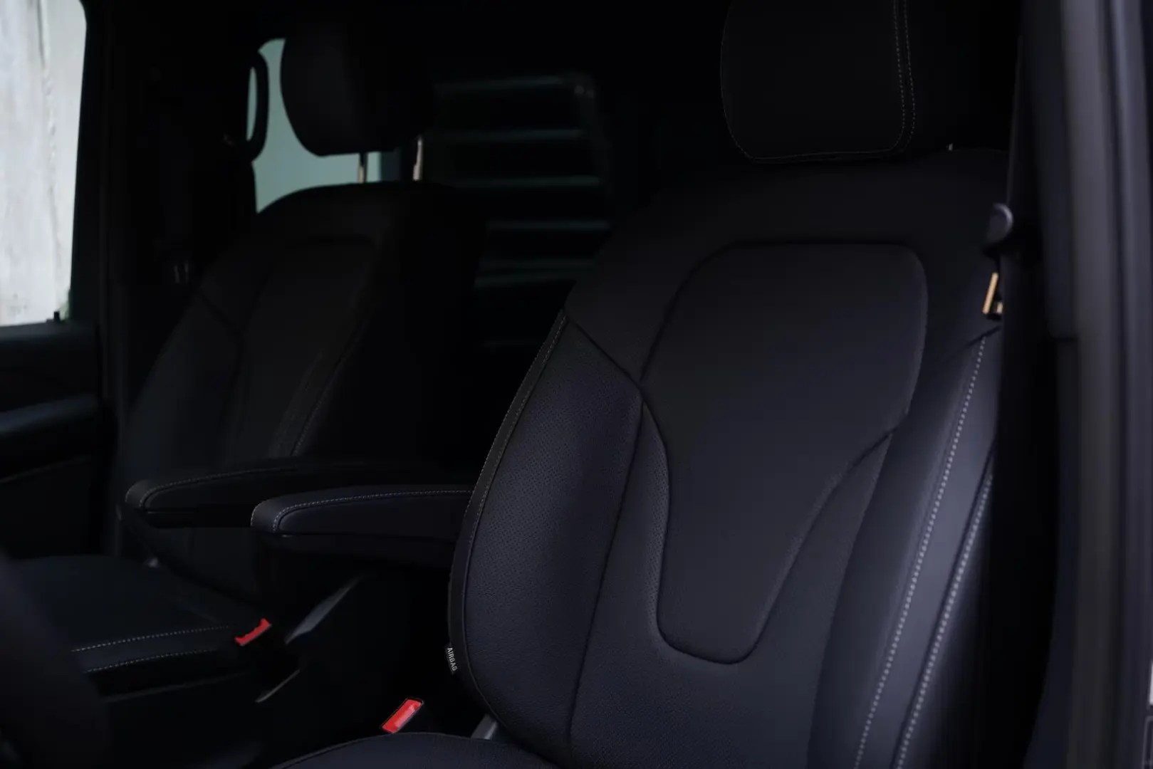 Mercedes-Benz V 300d Extra Lang 4M AMG 8 Locuri