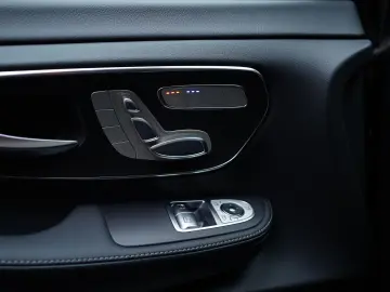Mercedes-Benz V 300d Extra Lang 4M AMG 8 Locuri