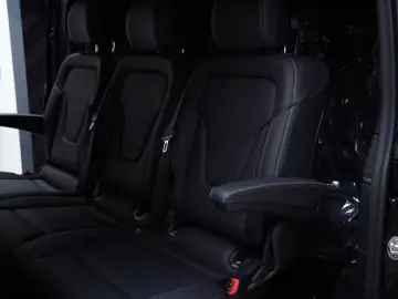 Mercedes-Benz V 300d Extra Lang 4M AMG 8 Locuri