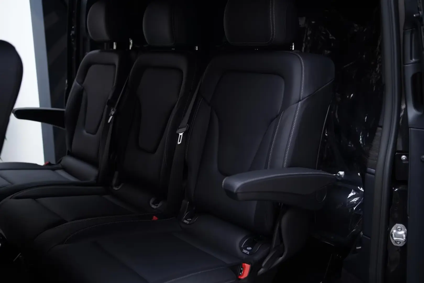 Mercedes-Benz V 300d Extra Lang 4M AMG 8 Locuri