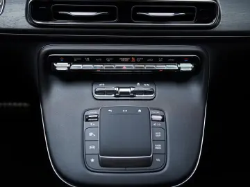 Mercedes-Benz V 300d Extra Lang 4M AMG 8 Locuri