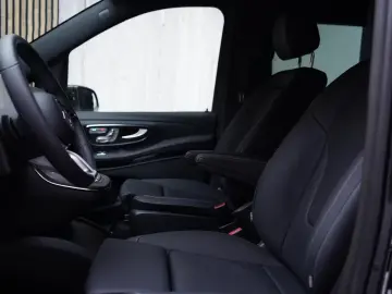 Mercedes-Benz V 300d Extra Lang 4M AMG 8 Locuri