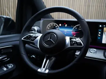 Mercedes-Benz V 300d Extra Lang 4M AMG 8 Locuri