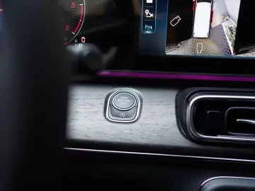 Mercedes-Benz V 300d Extra Lang 4M AMG 8 Locuri